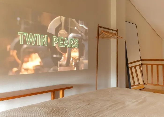 Lofts - Cozy 2-level Loft With Fireplace & Mountain Views *