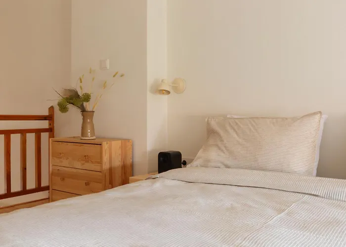 Lofts - Cozy 2-level Loft With Fireplace & Mountain Views *