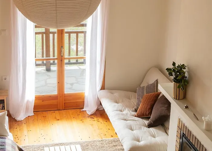 Apartman Lofts - Cozy 2-level Loft With Fireplace & Mountain Views *