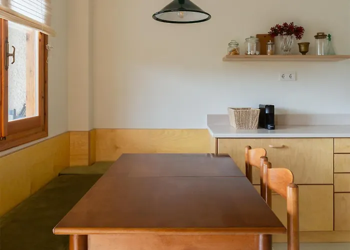 Apartman Lofts - Cozy 2-level Loft With Fireplace & Mountain Views *